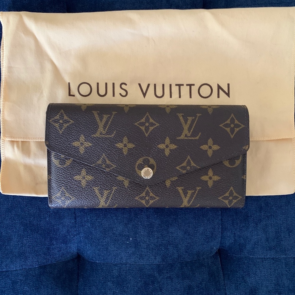 Louis. Vuitton Sarah Wallet Monogram Canvas